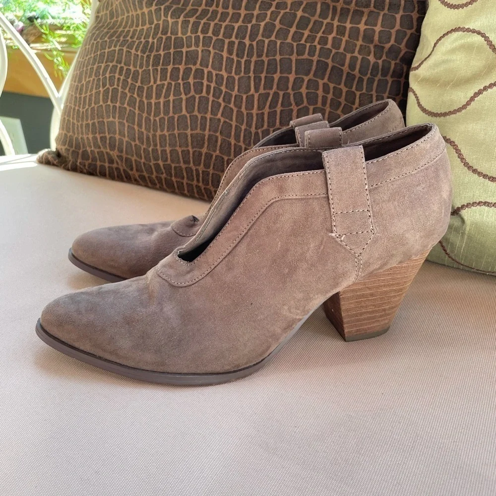 Charles by Charles David Heeled Ankle‎ Boots 7.5